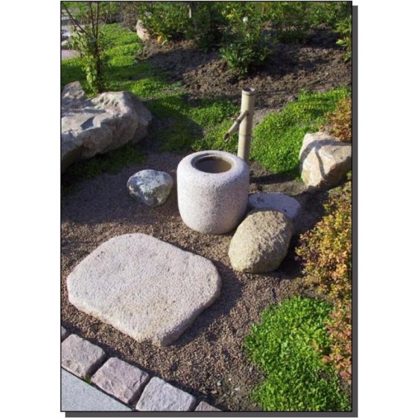 Japansk traditionel brnd i granit - Natsume  45 H 50 cm
